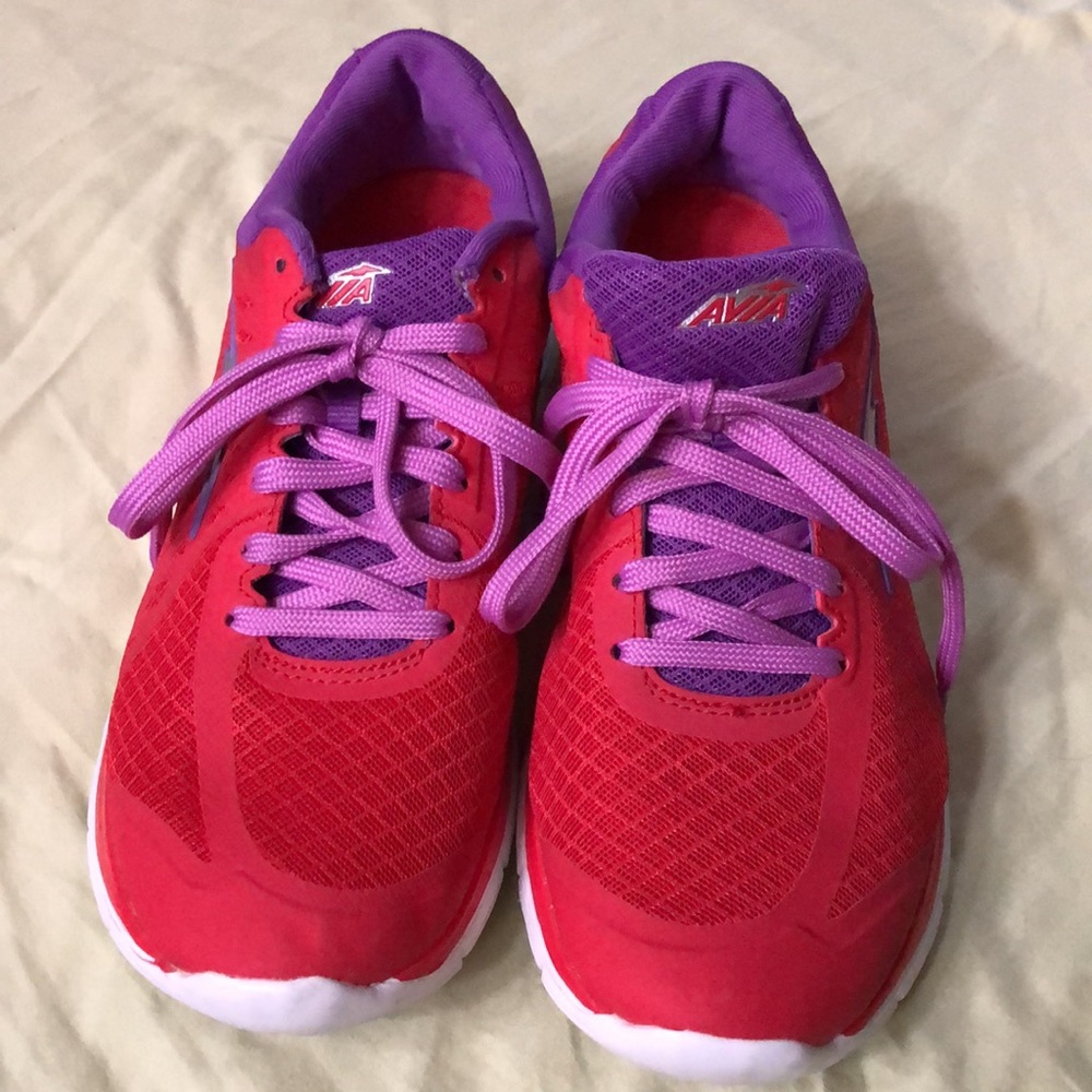 Avía tennis shoes Red and Purple size 9.5 beautiful color.